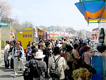 地元の名物も大人気です