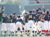 喜びを分かち合う選手達