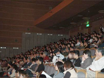 会場いっぱいのお客様